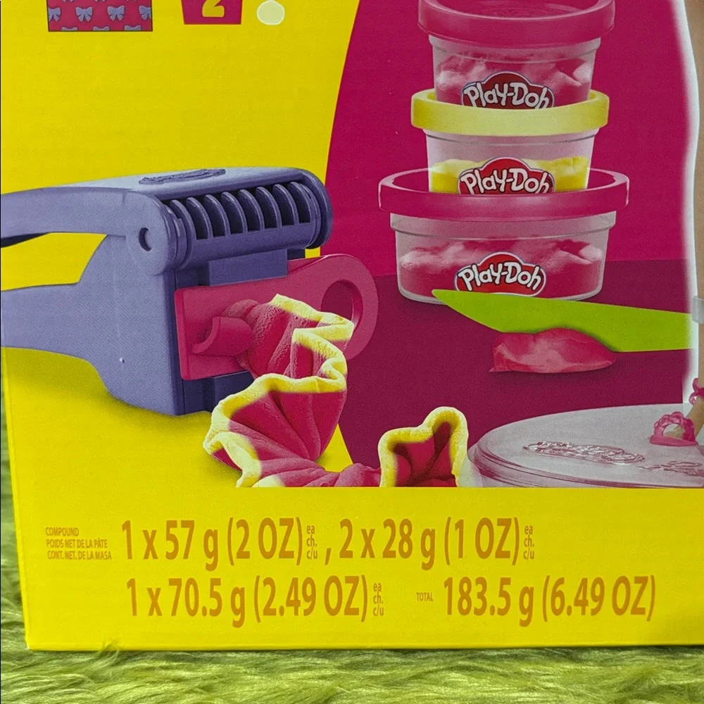 PLAY-DOH Barbie Ruffles & Bows Make Your Own Fashions Set NIB